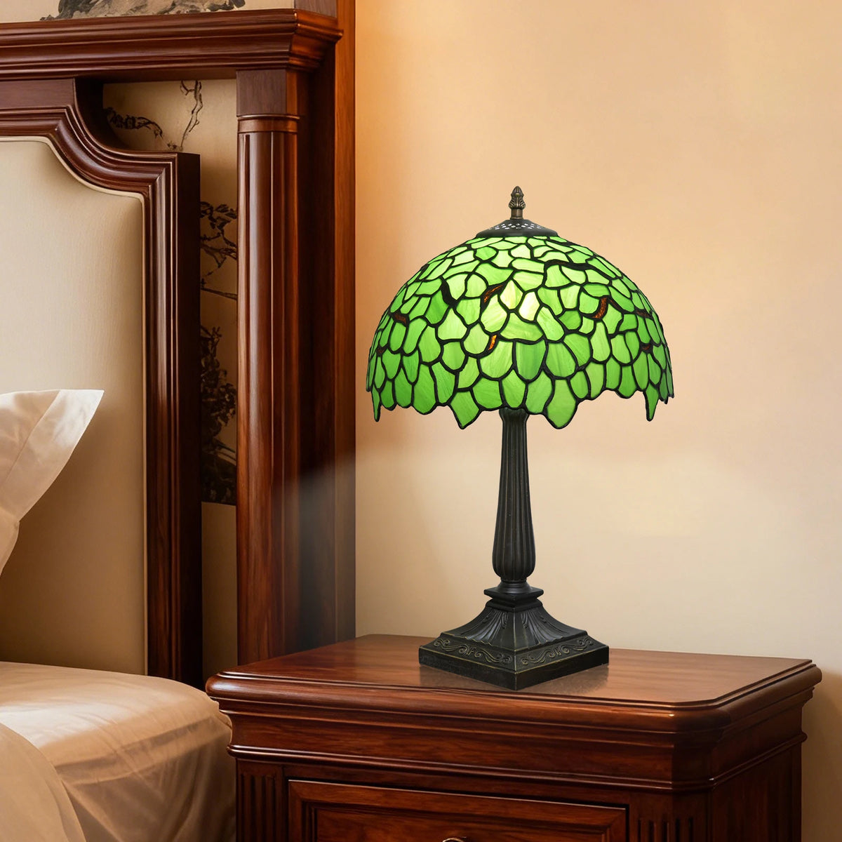 Lampe glycine en verre vert inspirée des Tiffany