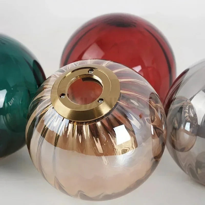 Suspension boule en verre nervuré teinté, Ø 15 ou 20 cm, douille E27