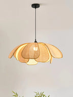 Suspension corolle en rotin aux pétales cannés, Ø 50 ou 60 cm