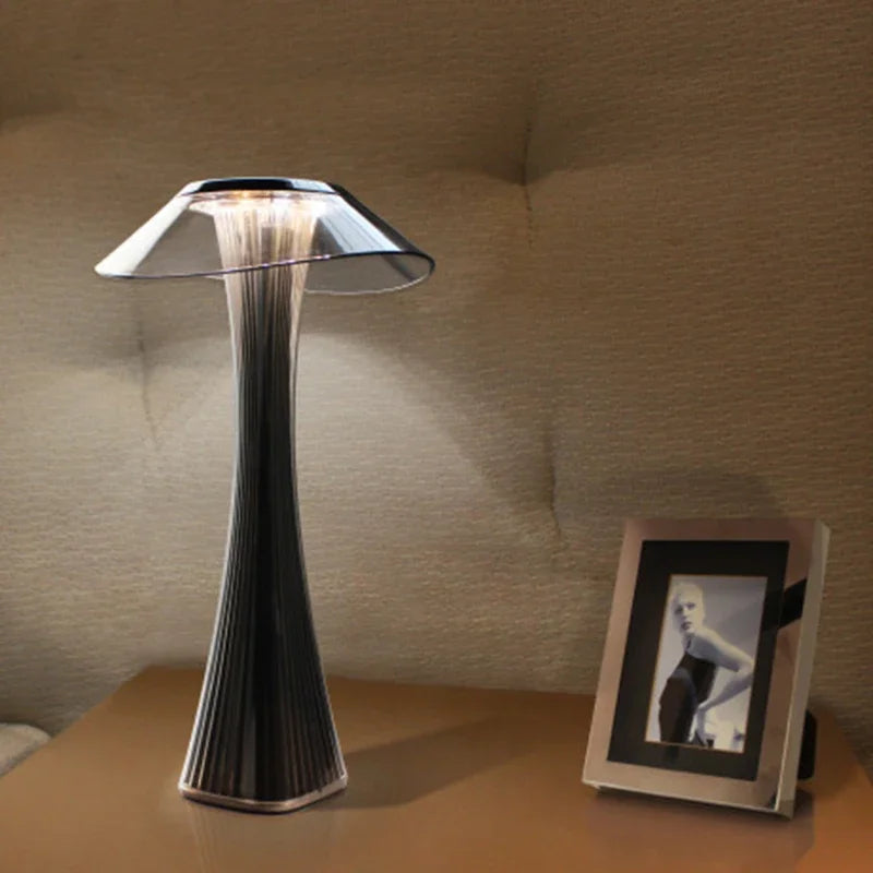 Lampe en sablier coiffée d'un acrylique transparent
