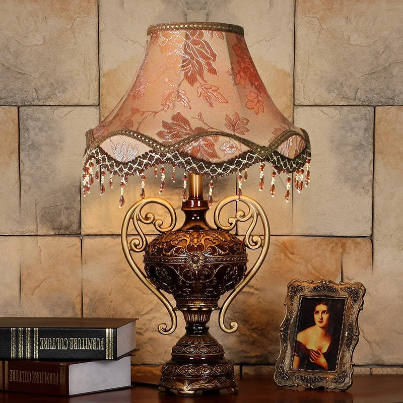 Lampe de bureau vintage en résine à anses ajourées, 3 abat-jour