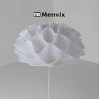 Suspension fleur à pétales ondulés blanche, ampoule trois teintes