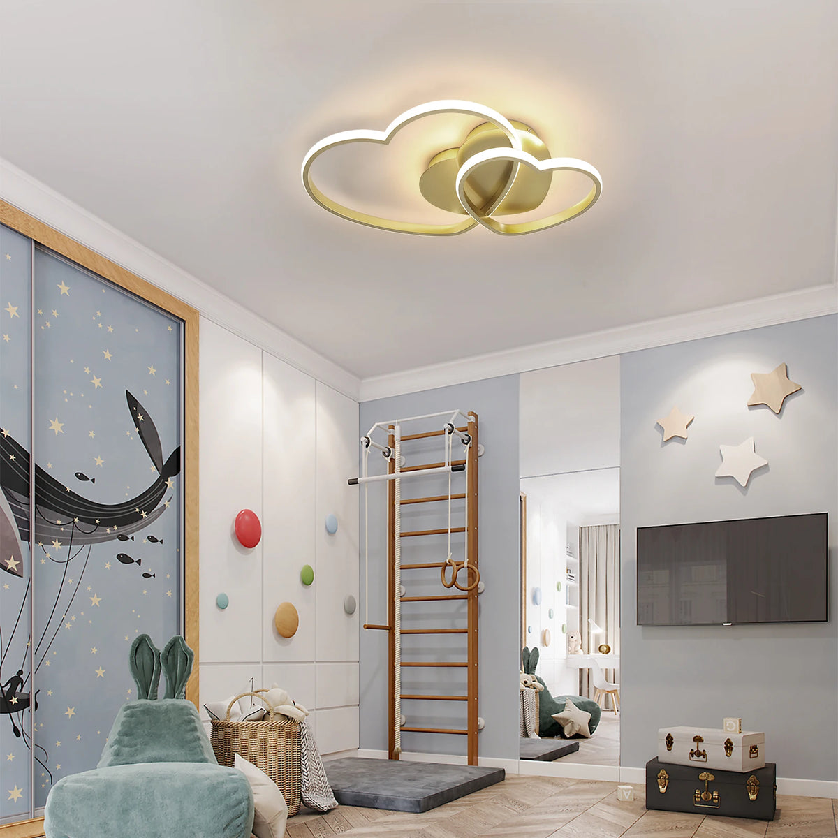 Une chambre tendre et lumineuse sous deux cœurs dorés