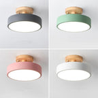 Petit plafonnier de couloir Ø 18 cm, socle en bois et abat-jour coloré
