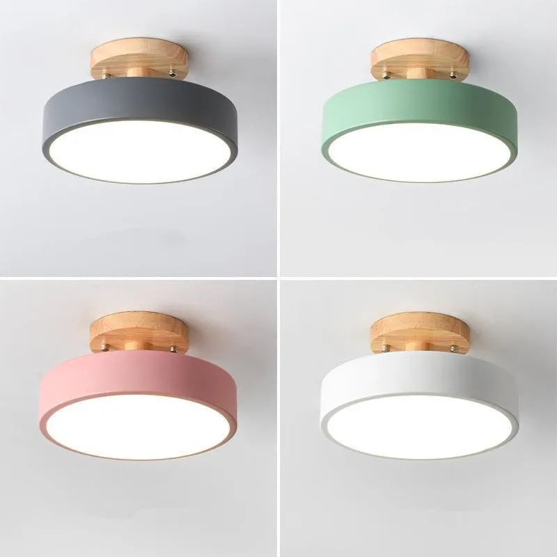 Petit plafonnier de couloir Ø 18 cm, socle en bois et abat-jour coloré