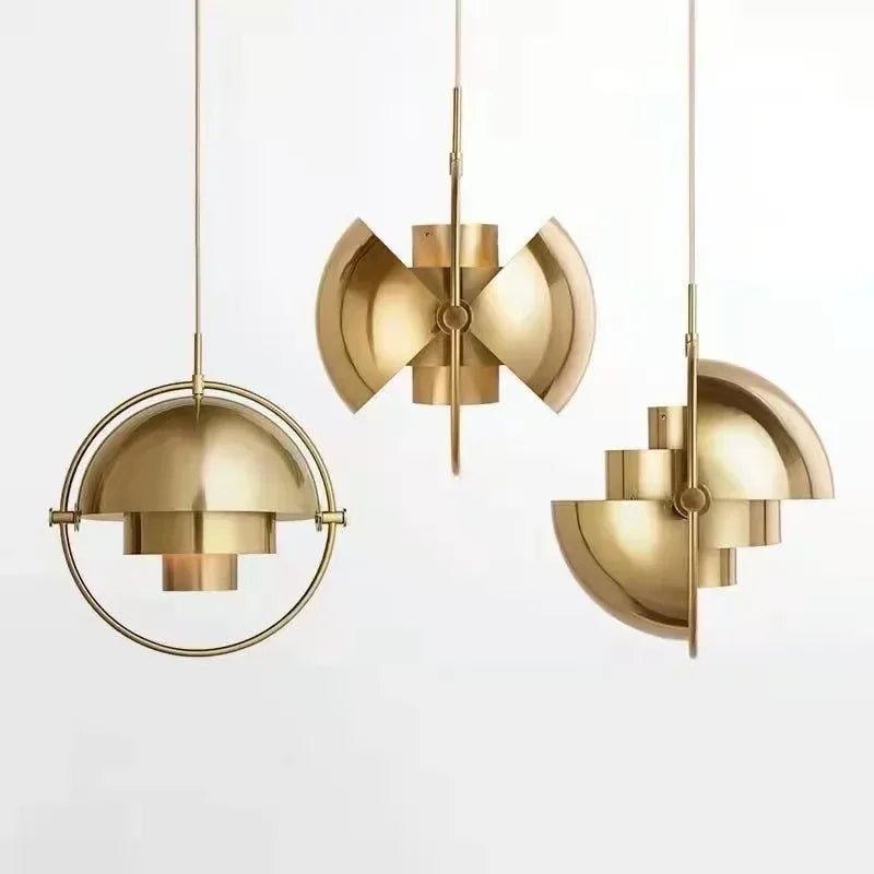 Suspension design à demi-coupoles pivotantes dans un cerceau doré