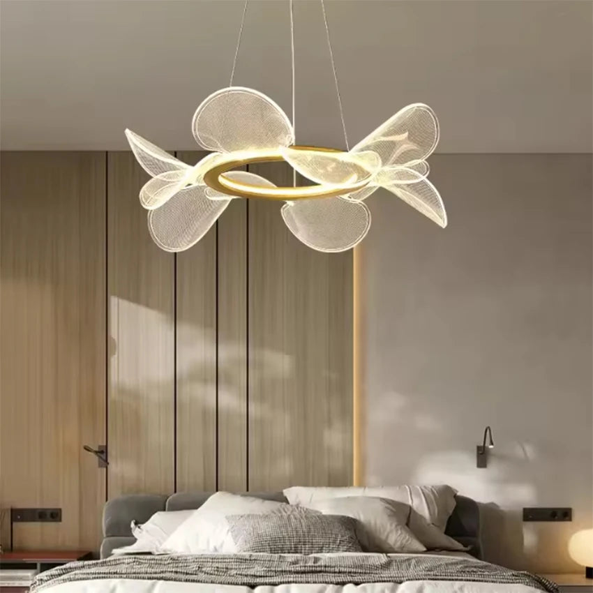 Lustre LED anneau doré à pétales en acrylique transparent
