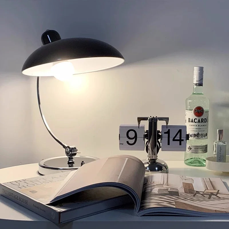Lampe de bureau rétro Bauhaus chromée, dôme noir, blanc ou vert