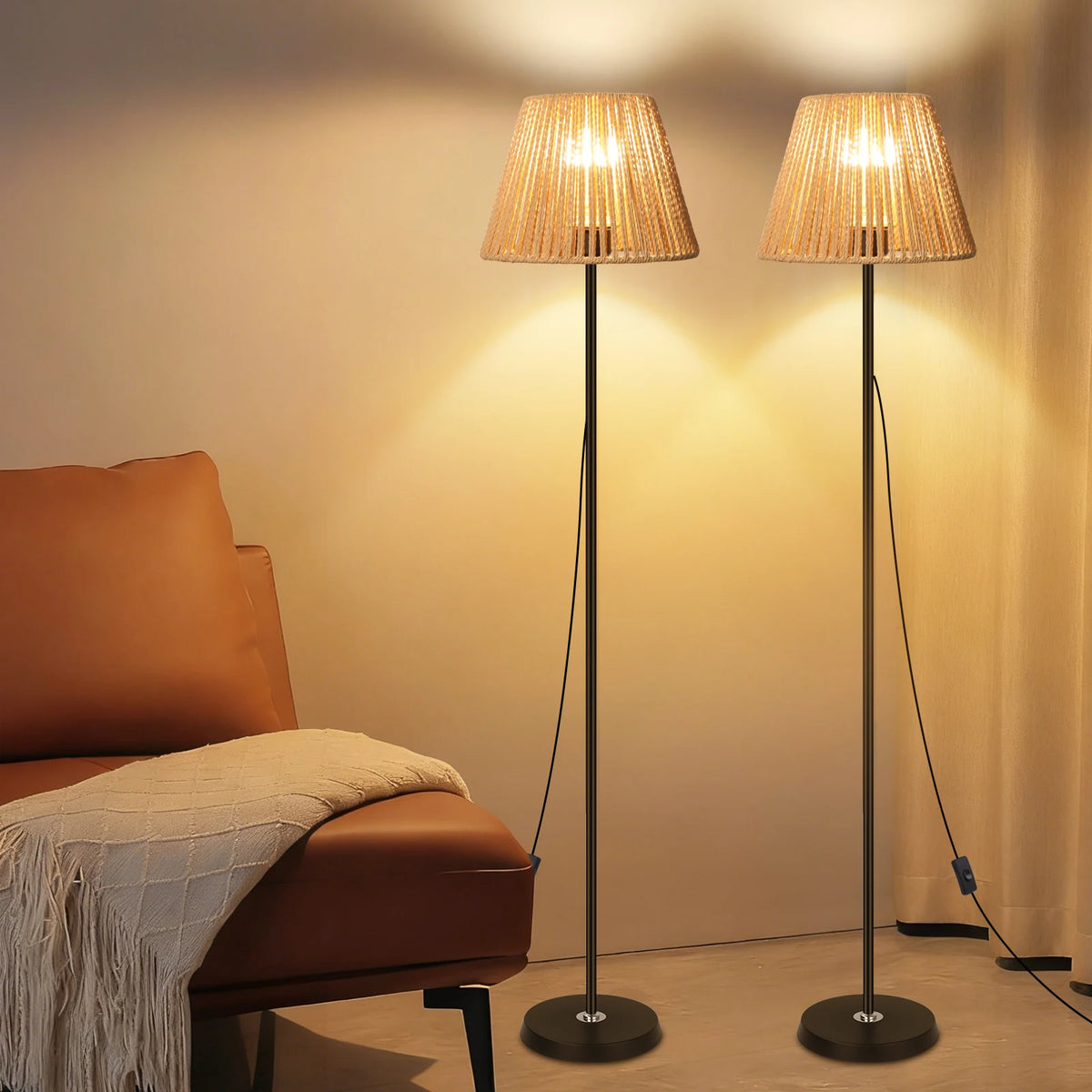 Paire de lampadaires en rotin pour une déco symétrique