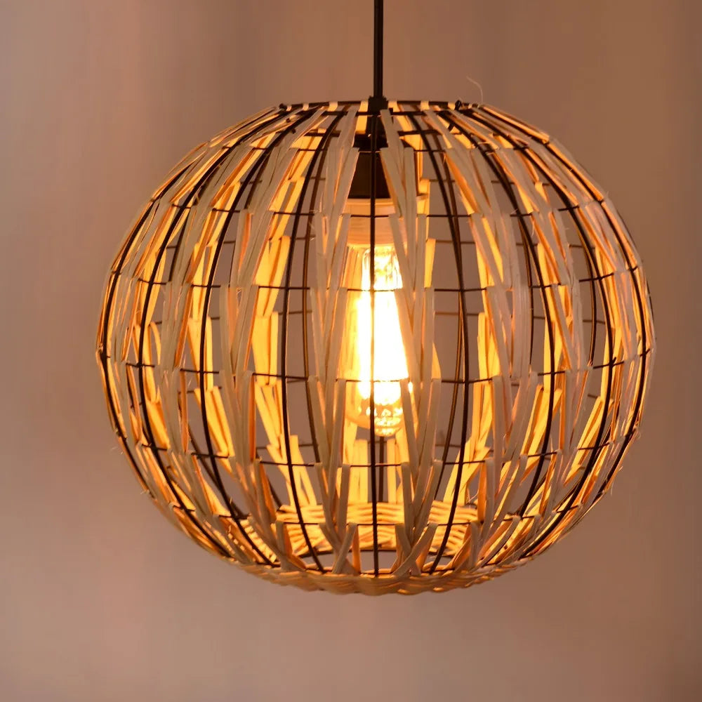 Suspension boule en lamelles d'osier sur armature noire, Ø 30 cm