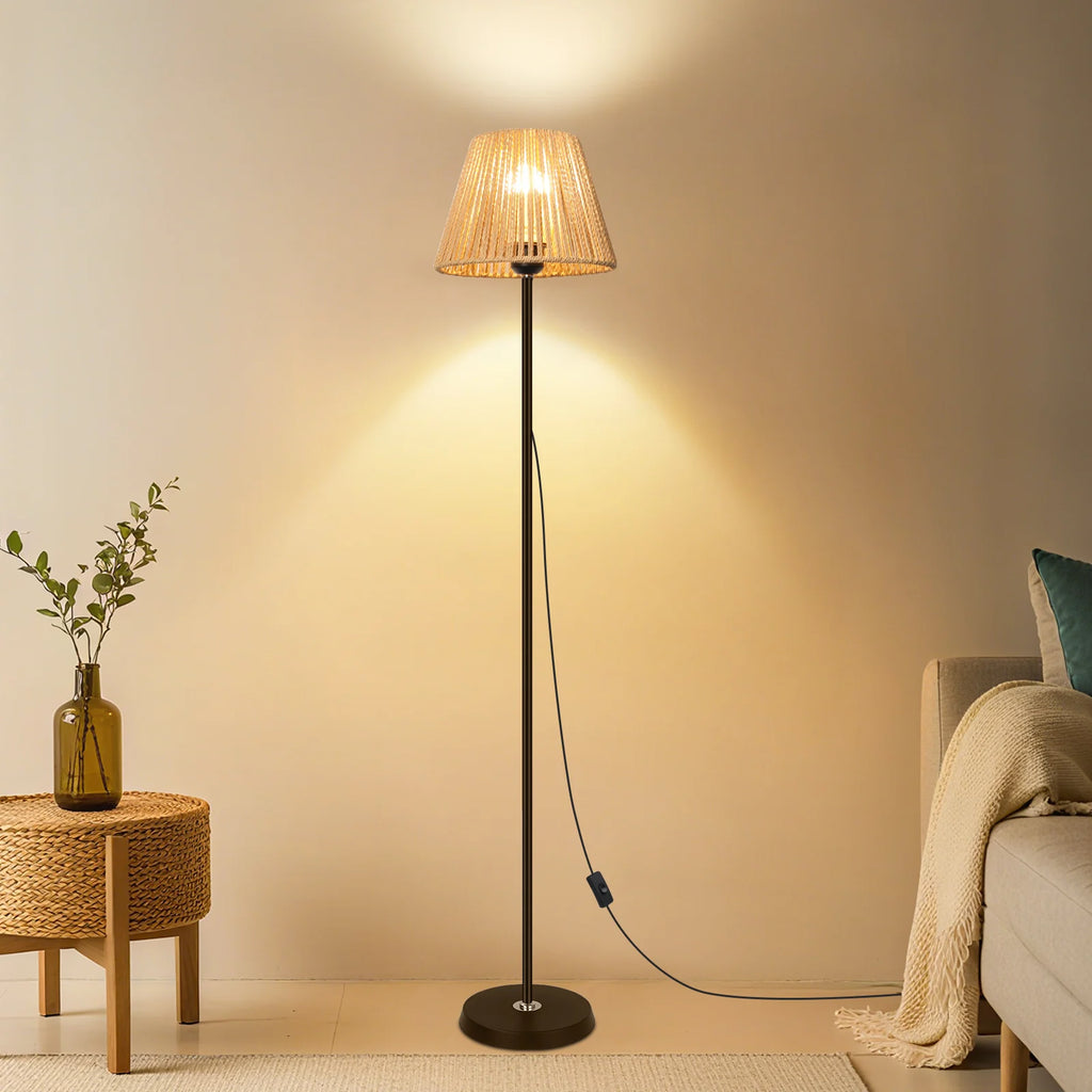 Lampadaire en rotin tressé à l'unité ou par deux, pied fin 140 cm