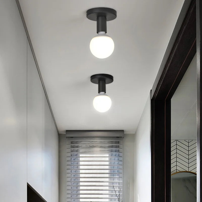 Plafonnier minimaliste noir à douille E27 apparente, platine 10 cm