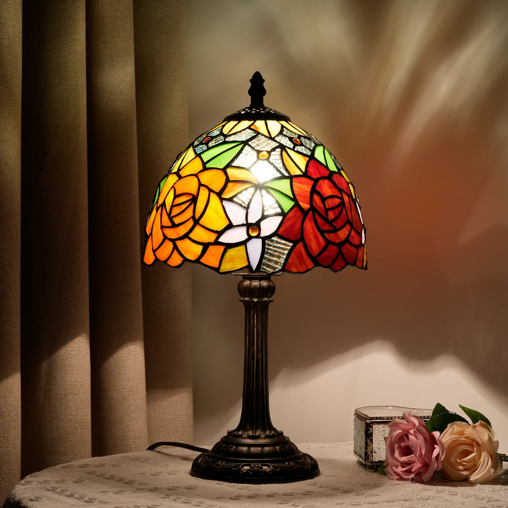 Lampe de chevet style Tiffany en vitrail à roses rouges et orangées