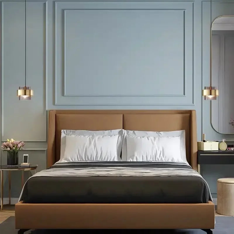 Suspension dorée en verre fumé ou ambré cerclée d'une bande de métal