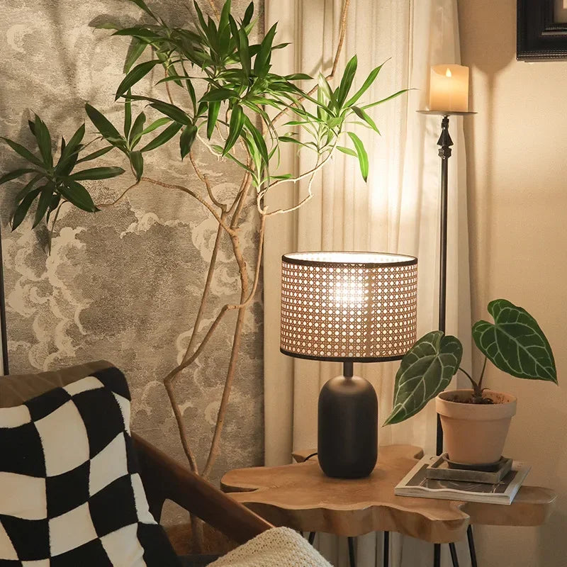 Lampadaire trépied noir, abat-jour en cannage de rotin Ø 42 cm