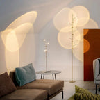 Lampadaire LED à têtes orientables projetant des halos de lumière