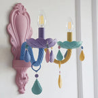 Lustre pastel à pampilles colorées et bougies pour chambre d'enfant