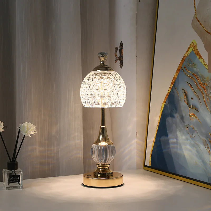 Lampe de chevet sans fil, dôme en acrylique taillé et pied doré