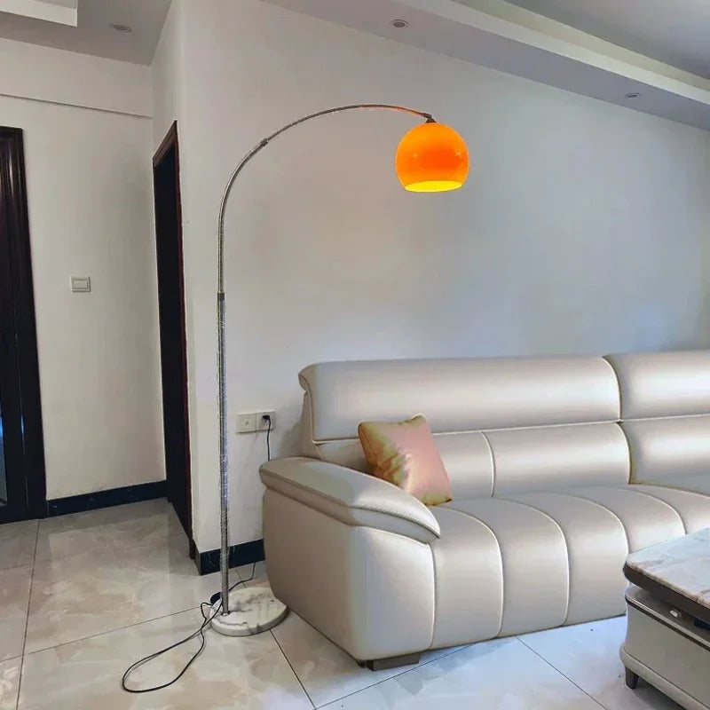 Lampadaire arc chromé, dôme blanc ou orange, socle en marbre