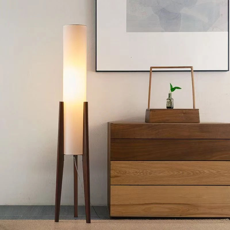 Lampadaire trépied en bois massif et colonne de tissu blanc