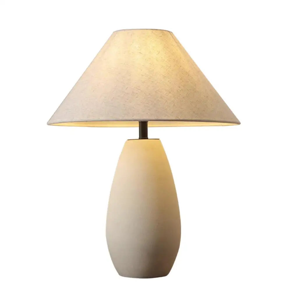 Lampe en céramique beige mate, abat-jour conique, télécommande
