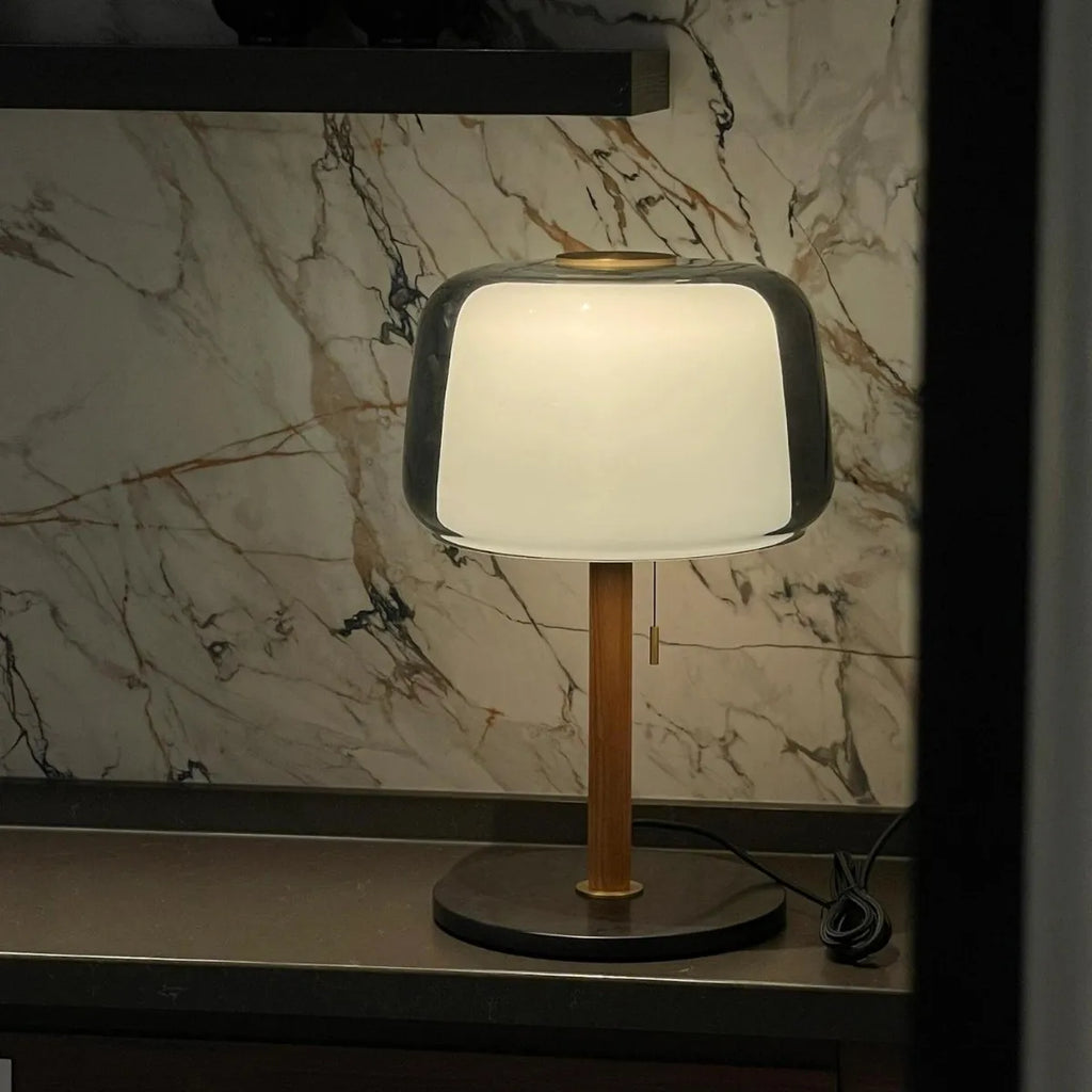 Lampe à poser double verre fumé et opalin sur tige bois, 50 cm