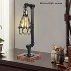 Lampe à poser industrielle en tuyaux de fer noir, cage et socle bois