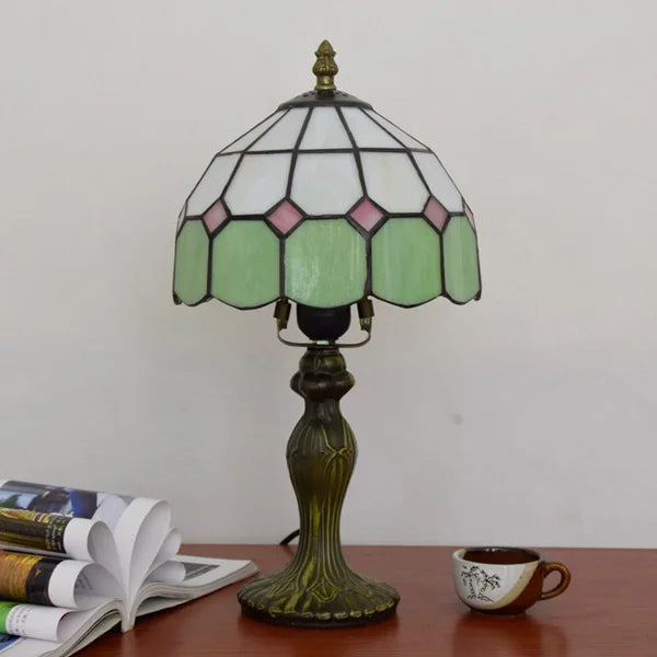 Lampe Tiffany en verre teinté vert tendre, abat-jour Ø 20 cm
