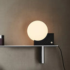 Lampe à poser globe en verre sur bloc de métal, variateur rotatif