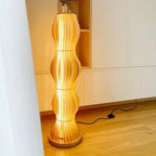 Lampadaire en lamelles de chêne ondulées, lumière trois teintes