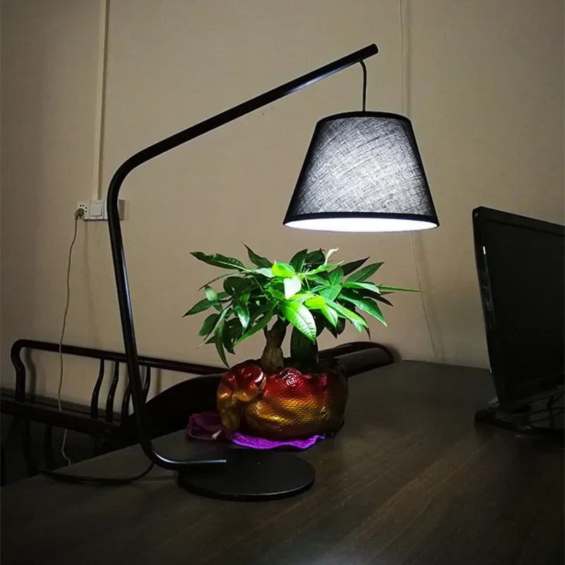 Lampadaire à bras déporté noir, abat-jour conique suspendu