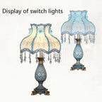 Lampe vintage en résine bleue peinte de fleurs, abat-jour dentelle