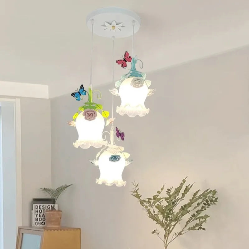 Suspension 3 tulipes en verre à roses et papillons, chambre d'enfant