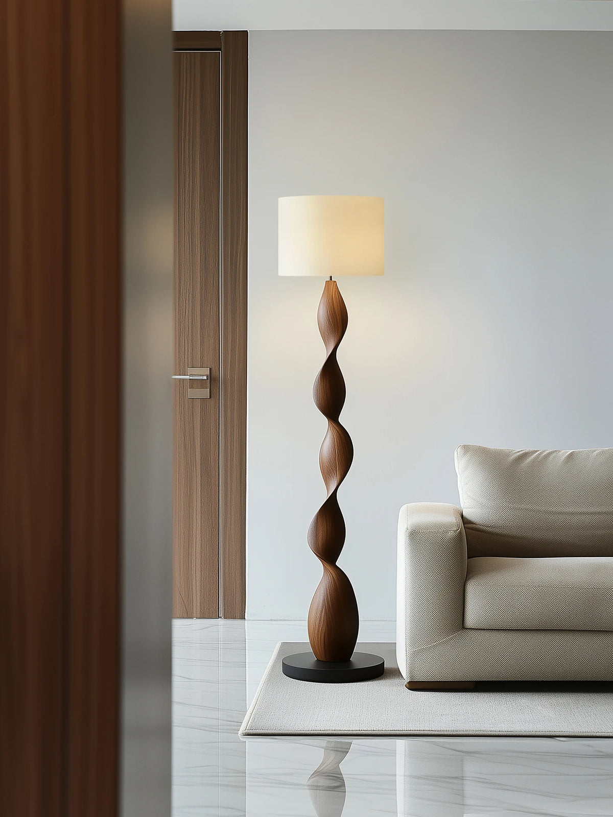 Lampadaire en bois massif sculpté, abat-jour tambour en tissu, 160 cm