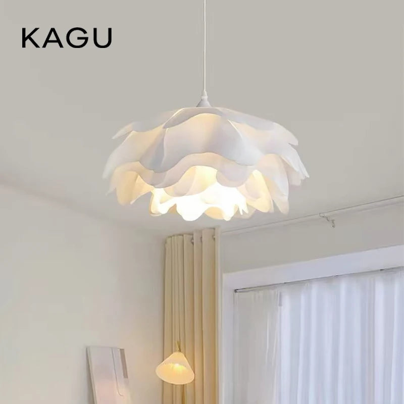 Suspension lotus à larges pétales blancs, Ø 40 à 60 cm, LED fournie