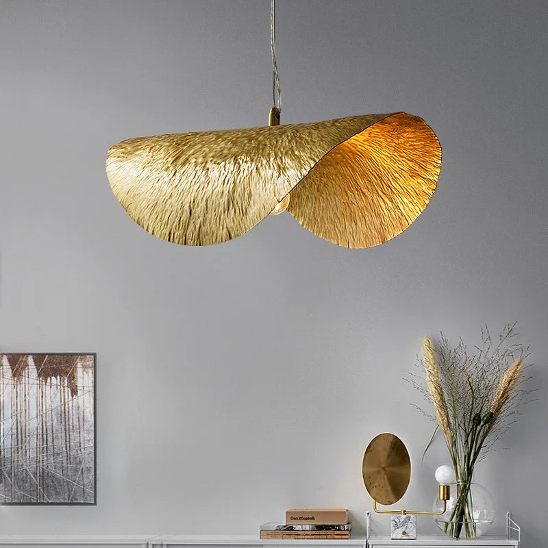 Suspension feuille ondulée en métal martelé doré, 45 ou 55 cm