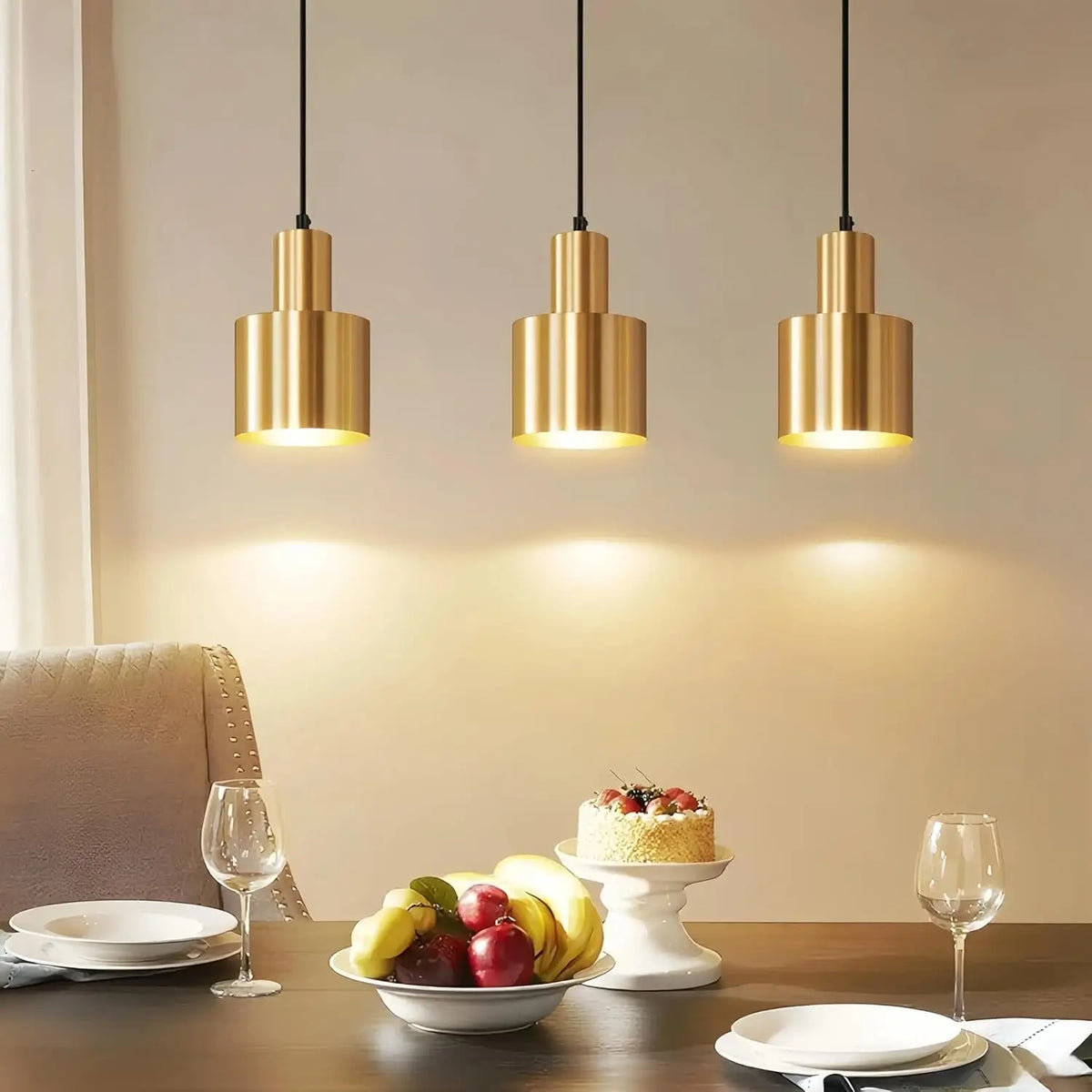 Suspension 3 lampes dorée pour table rectangulaire