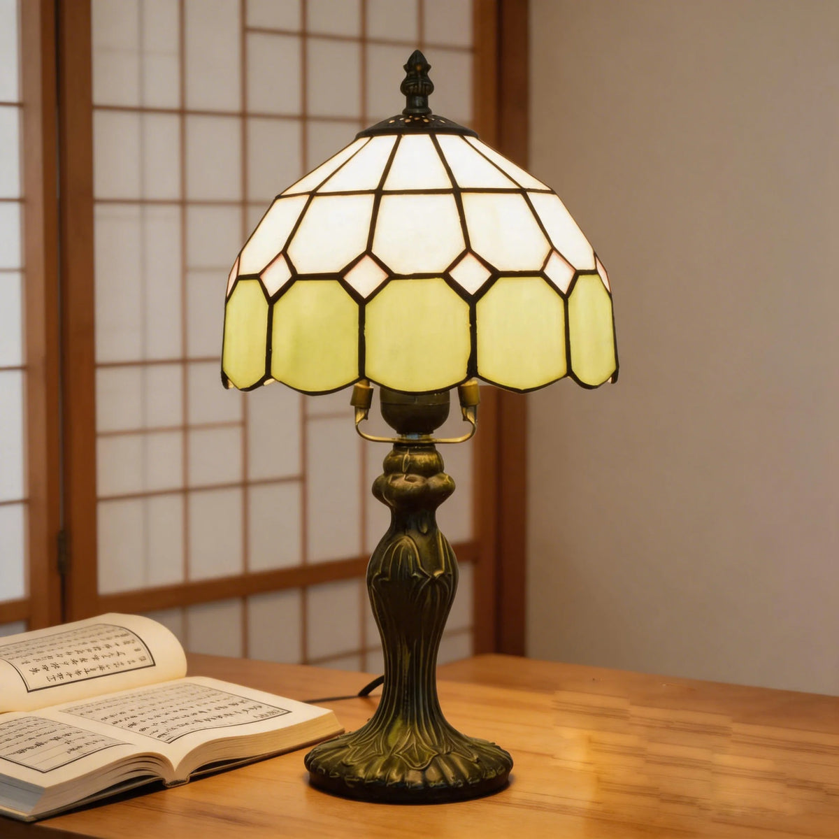 Une lumière de vitrail au salon et au chevet