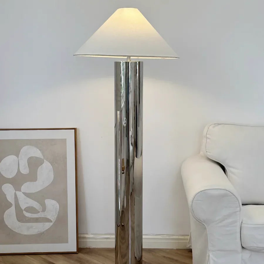 Lampadaire fût chromé et abat-jour conique en tissu blanc, 146 cm