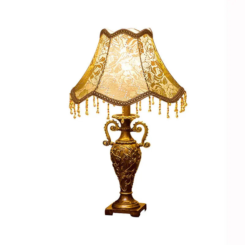 Lampe de chevet vintage en résine dorée, abat-jour brocart à perles