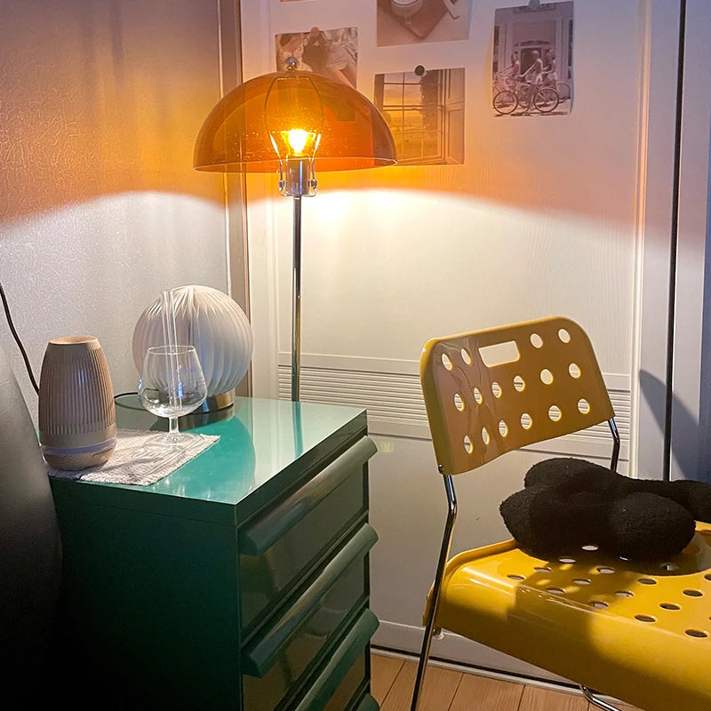 Lampadaire champignon à dôme translucide coloré et tige chromée