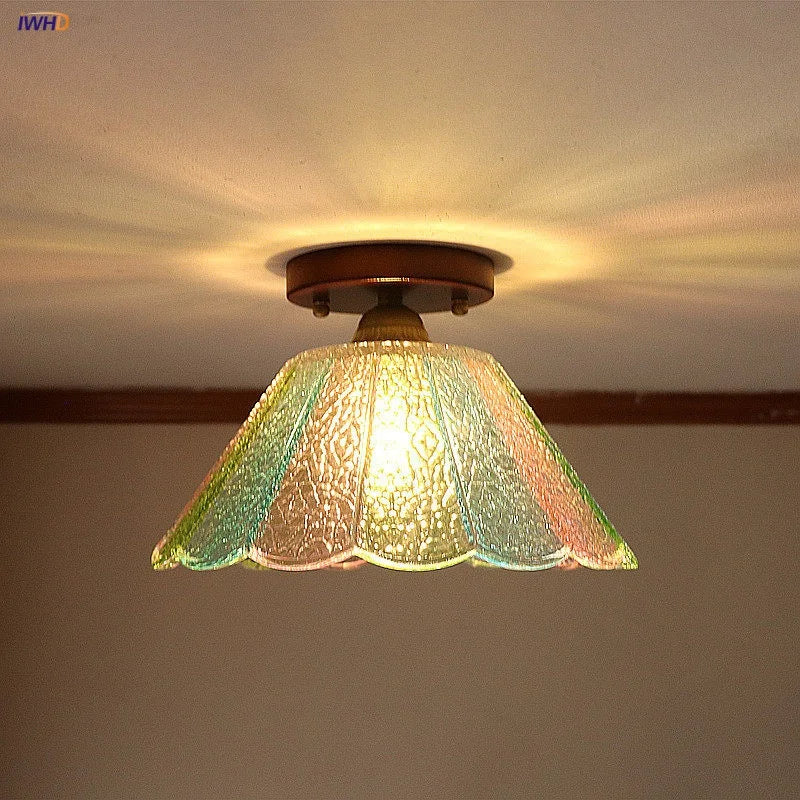 Plafonnier en verre pastel aux reflets colorés