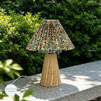 Lampe de chevet en rotin à pied conique et abat-jour plissé, 31 cm