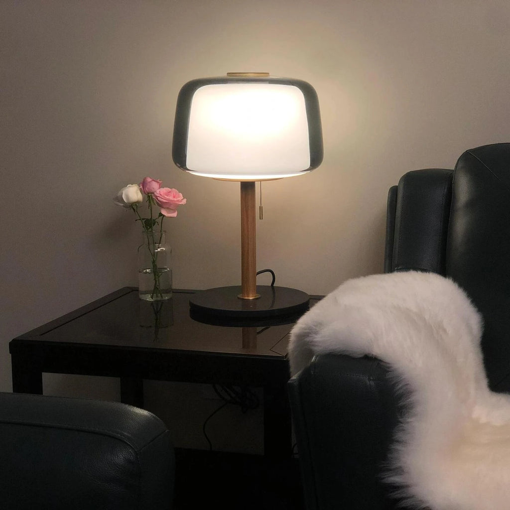 Lampe à poser double verre fumé et opalin sur tige bois, 50 cm