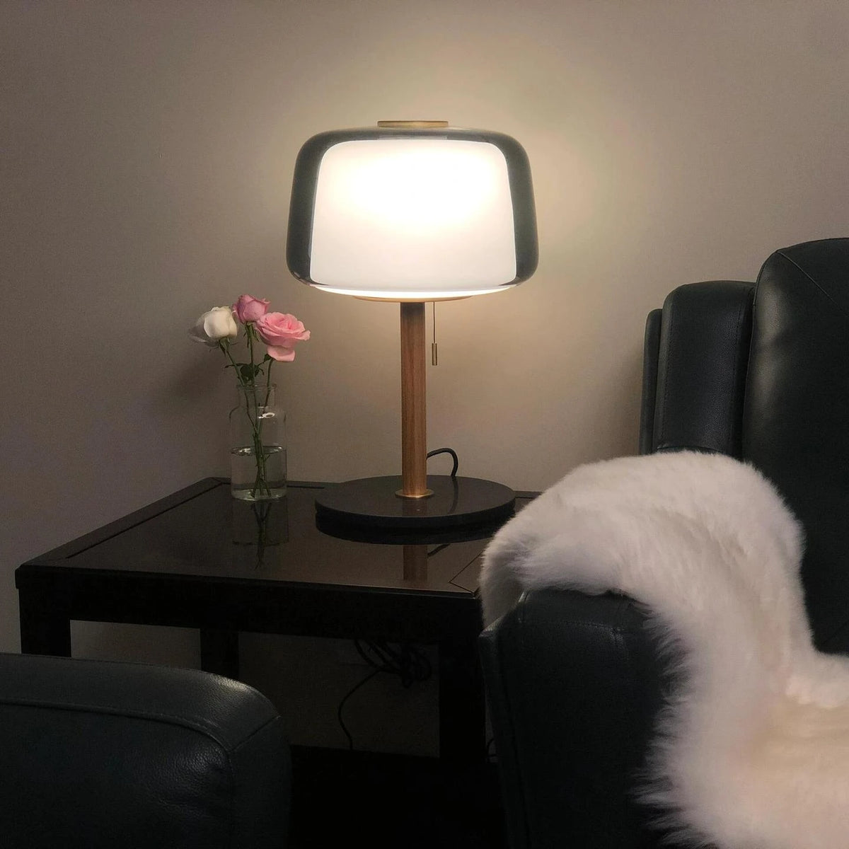 Lampe en verre fumé et bois à double coque