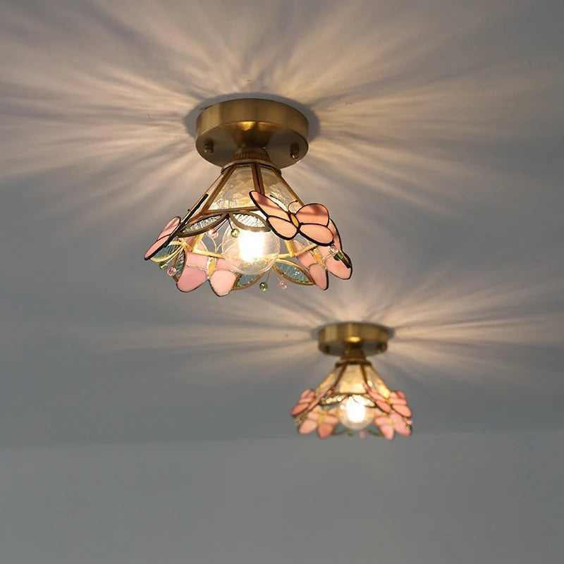 Plafonnier en verre vitrail à papillons roses et laiton, E27