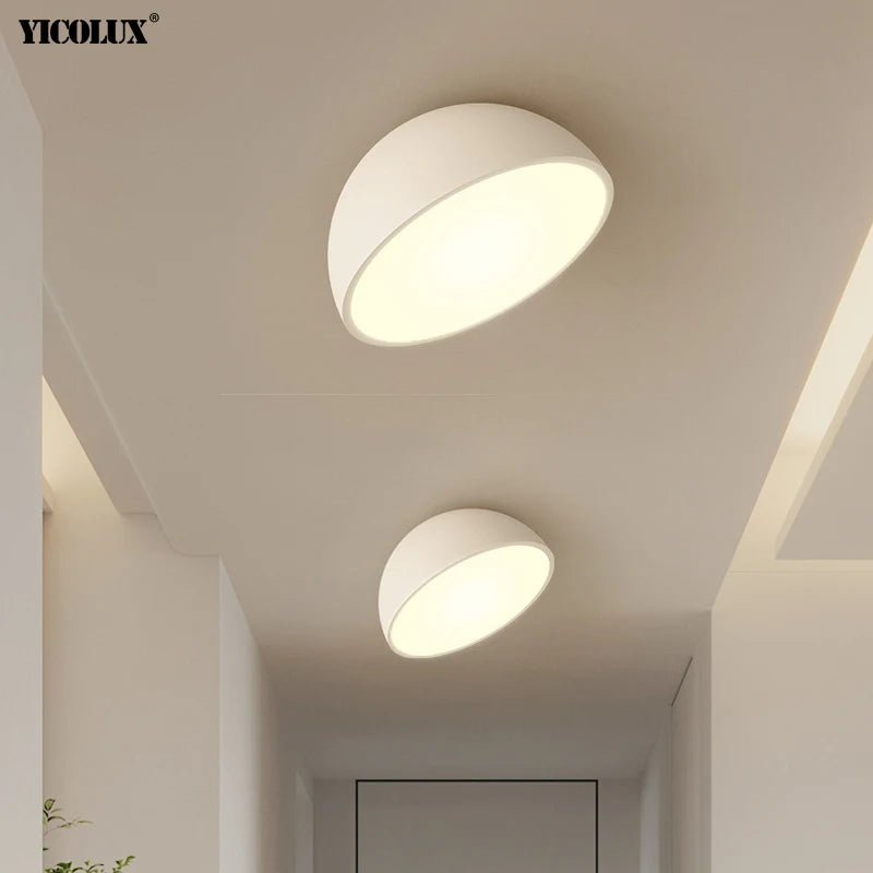 Plafonnier LED demi-sphère inclinée, noir ou blanc, Ø 20 à 50 cm