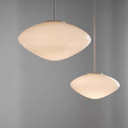 Suspension galet en verre opalin blanc, Ø 25 ou 37 cm, LED fournie