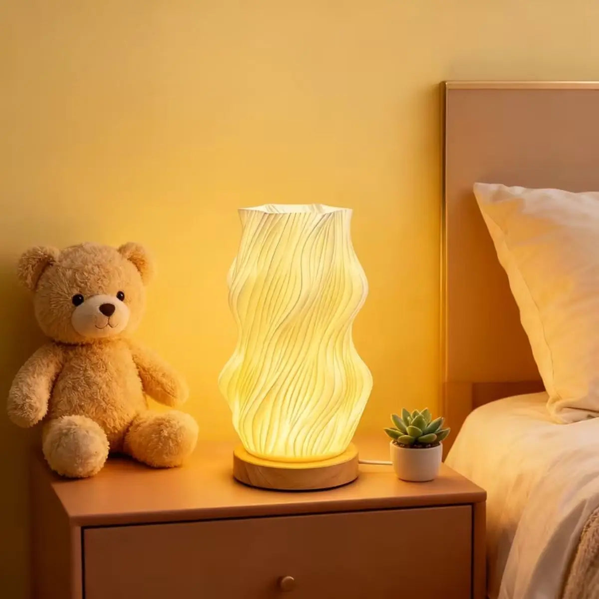 Lampe de chevet imprimée en 3D sur socle bois, trois formes
