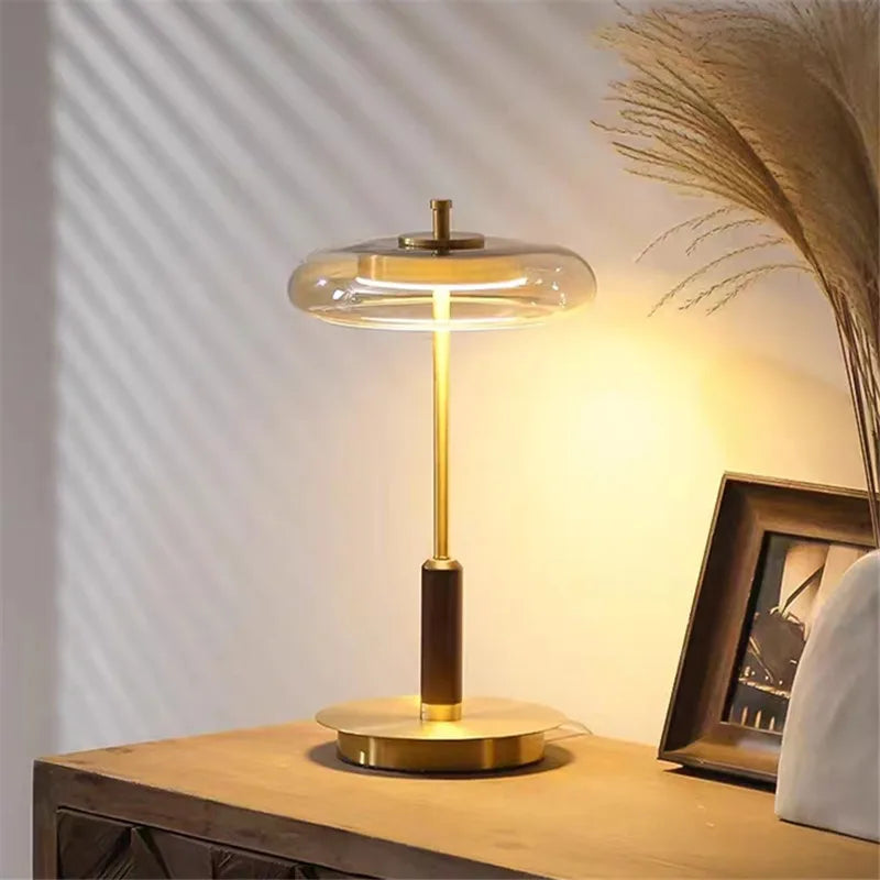 Lampadaire coupelle en verre, tige dorée et manchon en bois, 128 cm